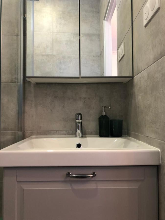 Quartier St Louis - 10 Mins Walking Chateau Apartment